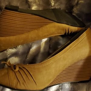 De Blossom Collection - Navarro Wedge